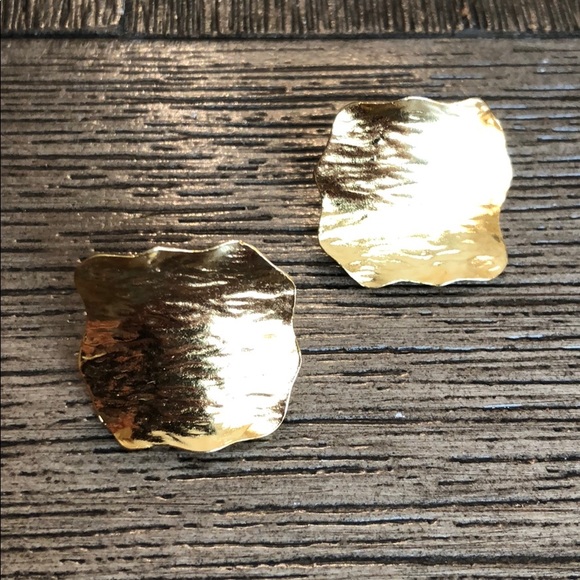 Vintage Hammered Textured Goldtone Clip Earrings - Picture 11 of 11